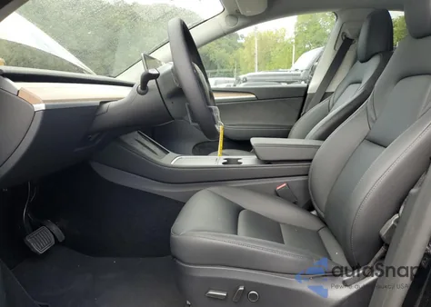 2025 Tesla Model Y из США, поврежденный, VIN 7SAYGDEE3SA352407